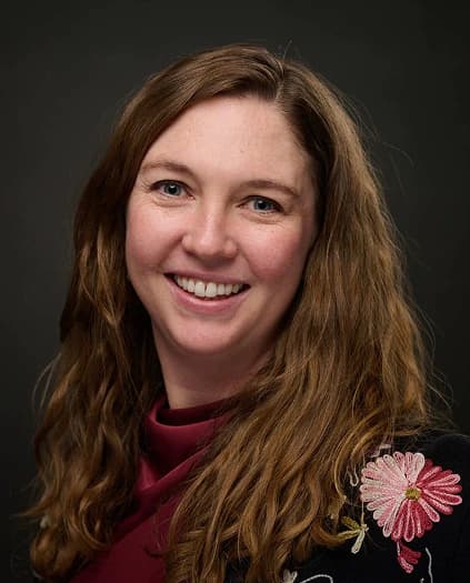 Headshot of Kat Crichton